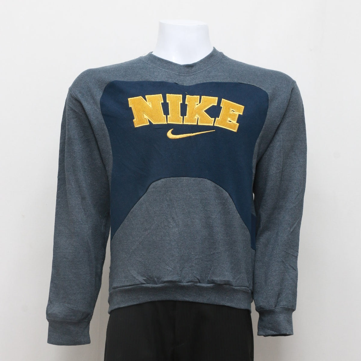 Reworked Nike Spell Out Sweatshirts - Wholesale – Creed Vintage