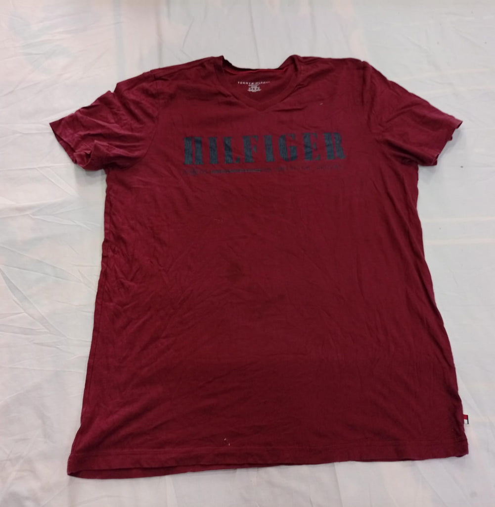 Vintage Tommy Hilfiger T-Shirts Bundle in mixed sizes and colours. Grade B/C. 