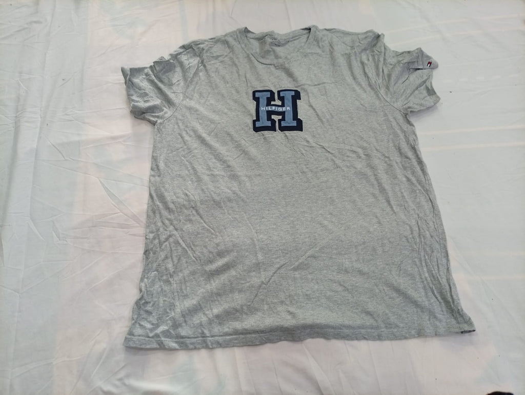 Vintage Tommy Hilfiger T-Shirts Bundle in mixed sizes and colours. Grade B/C. 