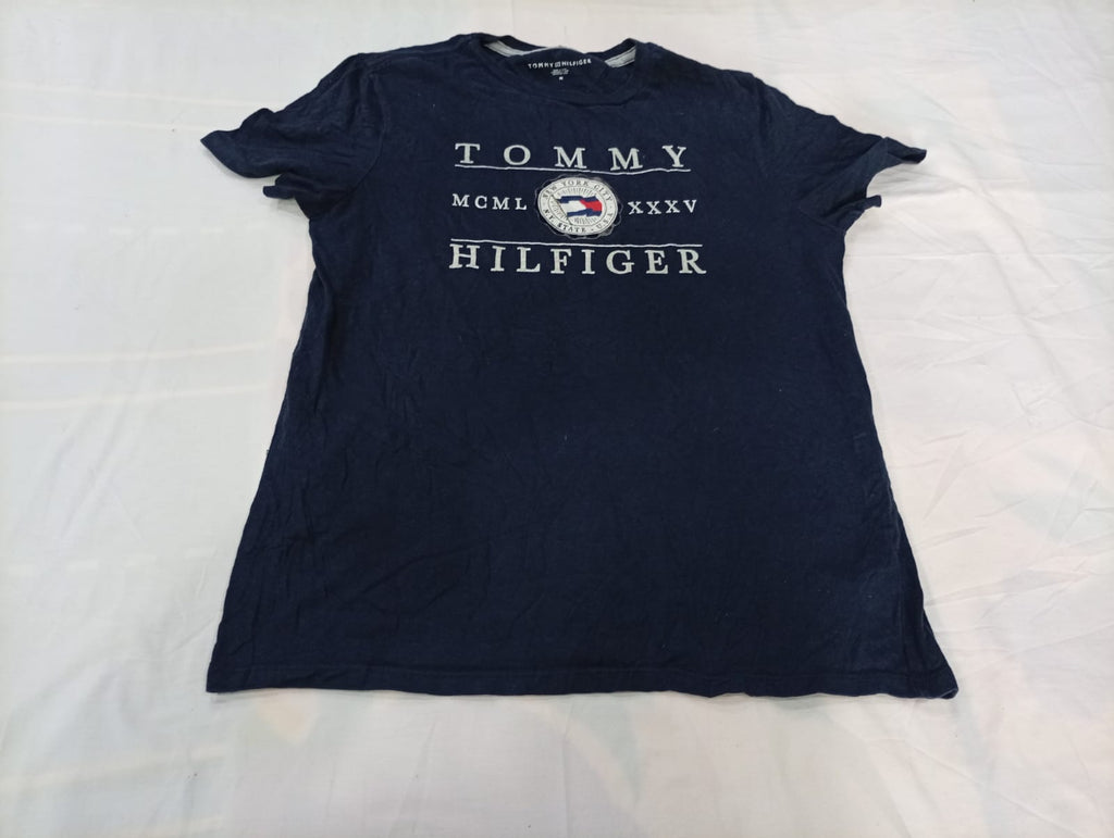 Vintage Tommy Hilfiger T-Shirts Bundle in  mixed sizes and colours, Grade A/B/C.