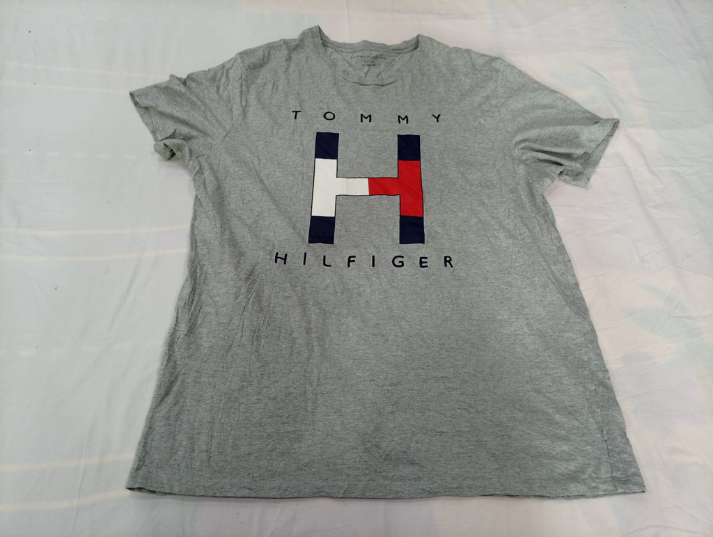 Vintage Tommy Hilfiger T-Shirts Bundle in  mixed sizes and colours, Grade A/B/C.