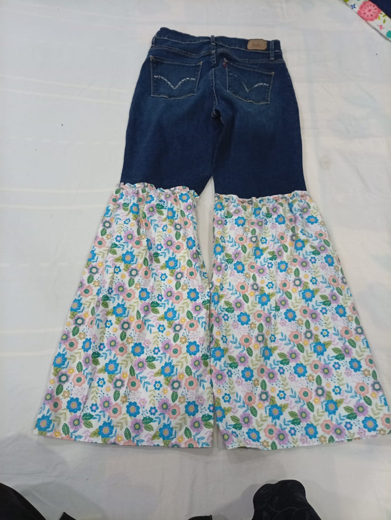 Upcycled Levi's Flare Jeans Bundle in mixed sizes and colours. Grade A/B/C.