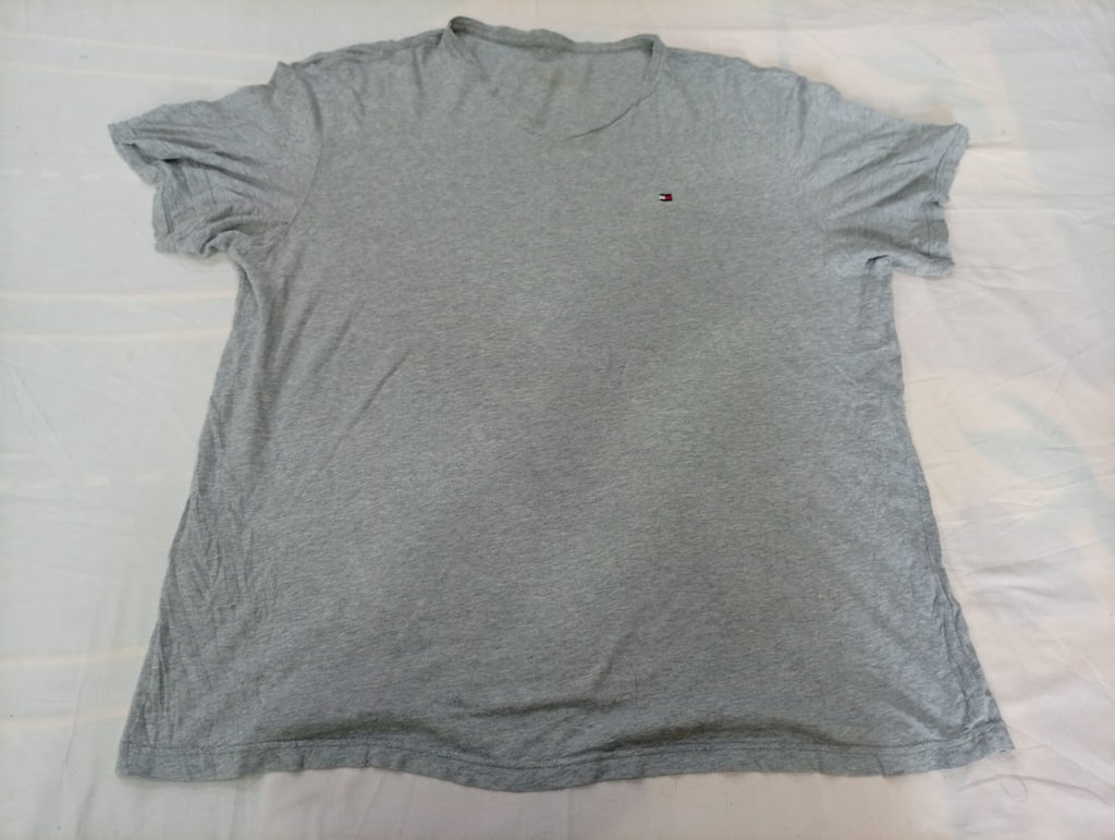 Vintage Tommy Hilfiger T-Shirts Bundle in  mixed sizes and colours, Grade B/C.