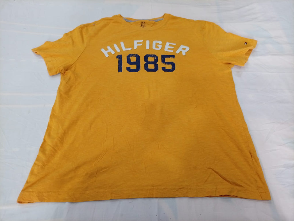 Vintage Tommy Hilfiger T-Shirts Bundle in  mixed sizes and colours, Grade A/B/C.