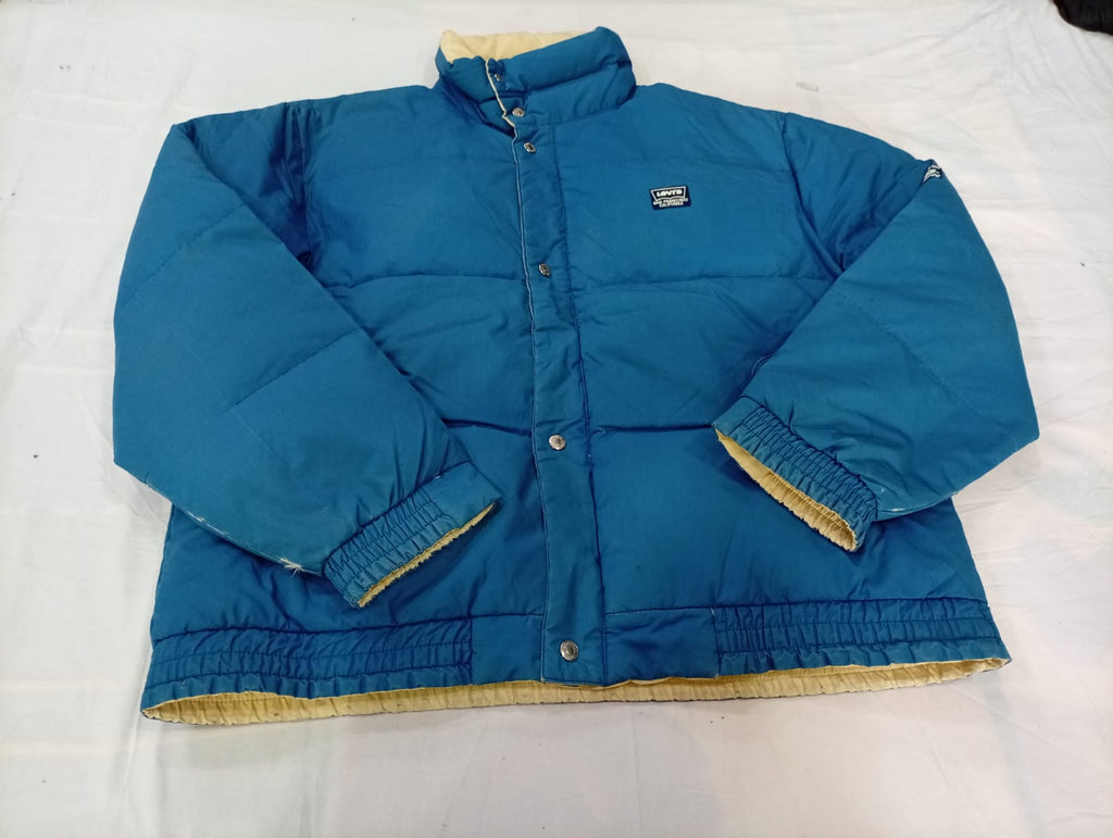 Vintage Mix Branded Puffer Jackets Bundle in mixed sizes and colours. Grade A/B/C.