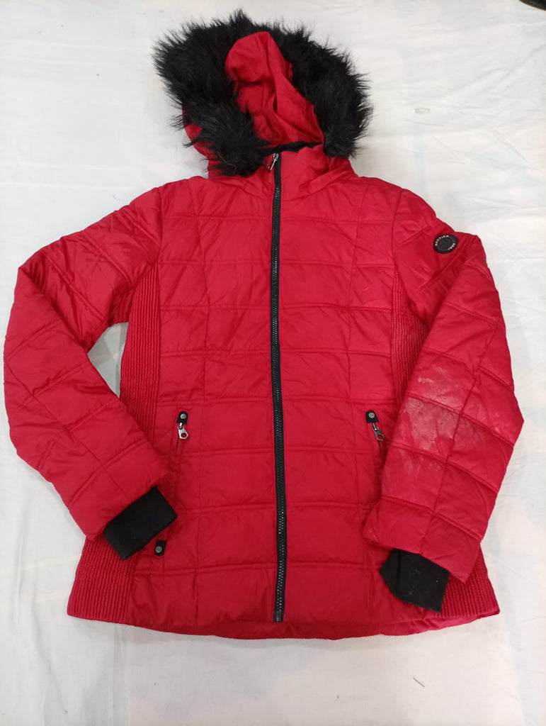 Vintage Mix Branded Puffer Jackets Bundle in mixed sizes and colours. Grade A/B/C.