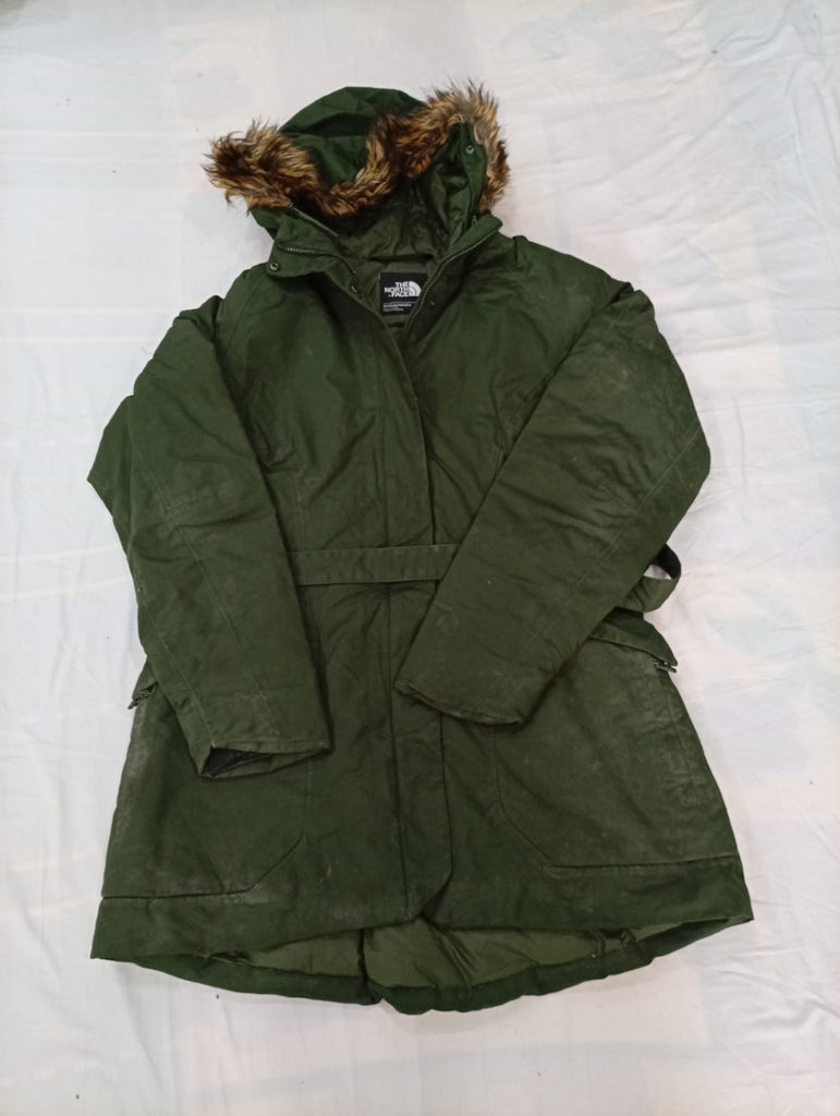 Vintage The North Face Puffer Jackets Bundle in mixed sizes and colours. Grade A/B/C.