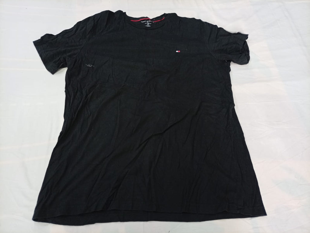 Vintage Tommy Hilfiger T-Shirts Bundle in mixed sizes and colours. Grade A/B/C.