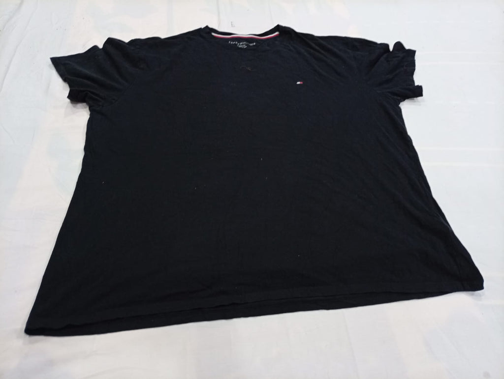 Vintage Tommy Hilfiger T-Shirts Bundle in mixed sizes and colours. Grade B/C.