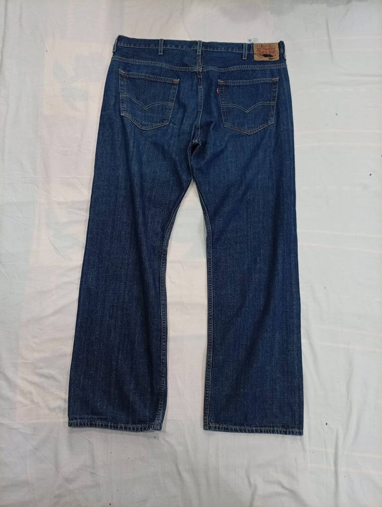 Vintage Levi's Men Jeans Bundle in mixed sizes and colours. Grade A/B/C.