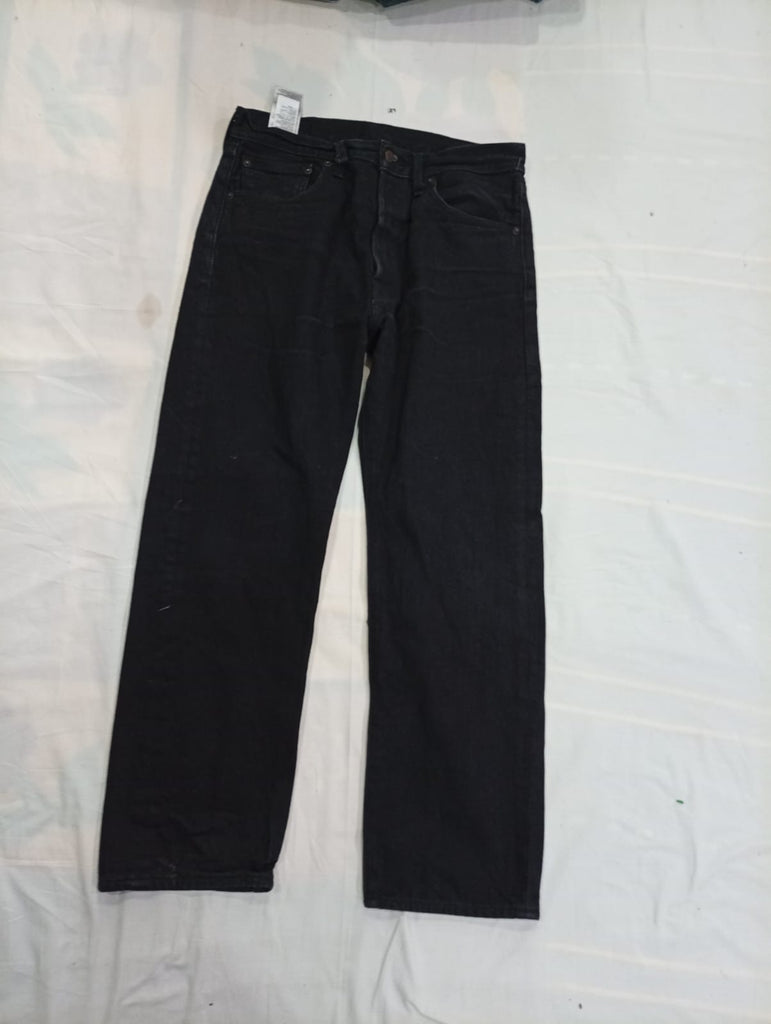 Vintage Levi's Men Jeans Bundle in mixed sizes and colours. Grade A/B/C. 