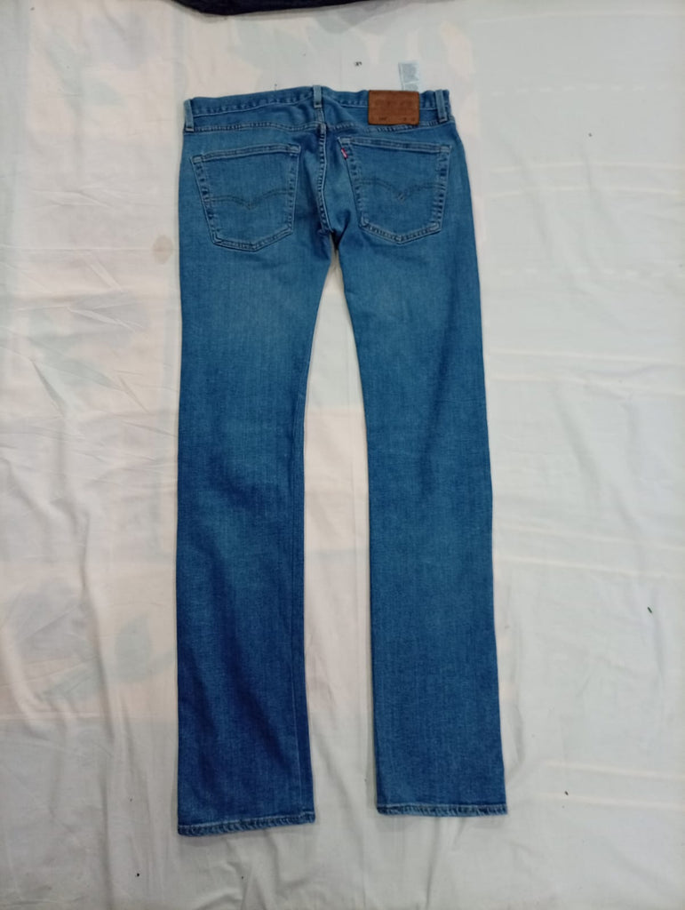 Vintage Levi's Men Jeans Bundle in mixed sizes and colours. Grade A/B/C.