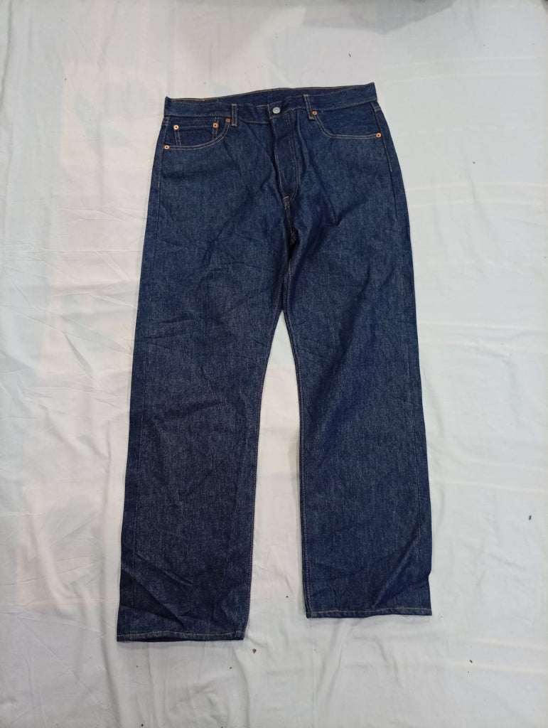 Vintage Levi's Men Jeans Bundle in mixed sizes and colours. Grade A/B/C.