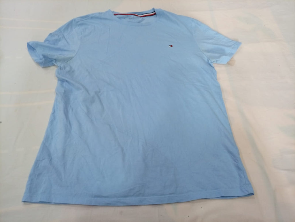 Vintage Tommy Hilfiger T-Shirts Bundle  in mixed sizes and colours, Grade B/C.