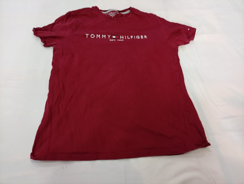 Vintage Tommy Hilfiger T-Shirts Bundle  in mixed sizes and colours, Grade B/C.