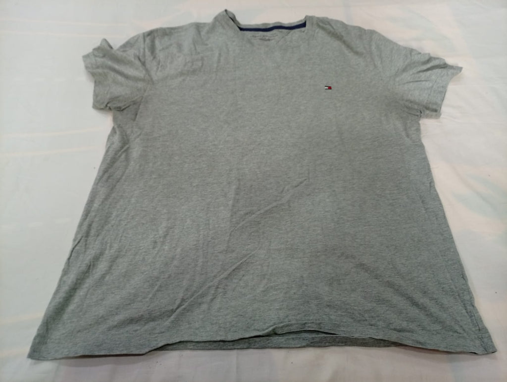 Vintage Tommy Hilfiger T-Shirts Bundle  in mixed sizes and colours, Grade B/C.