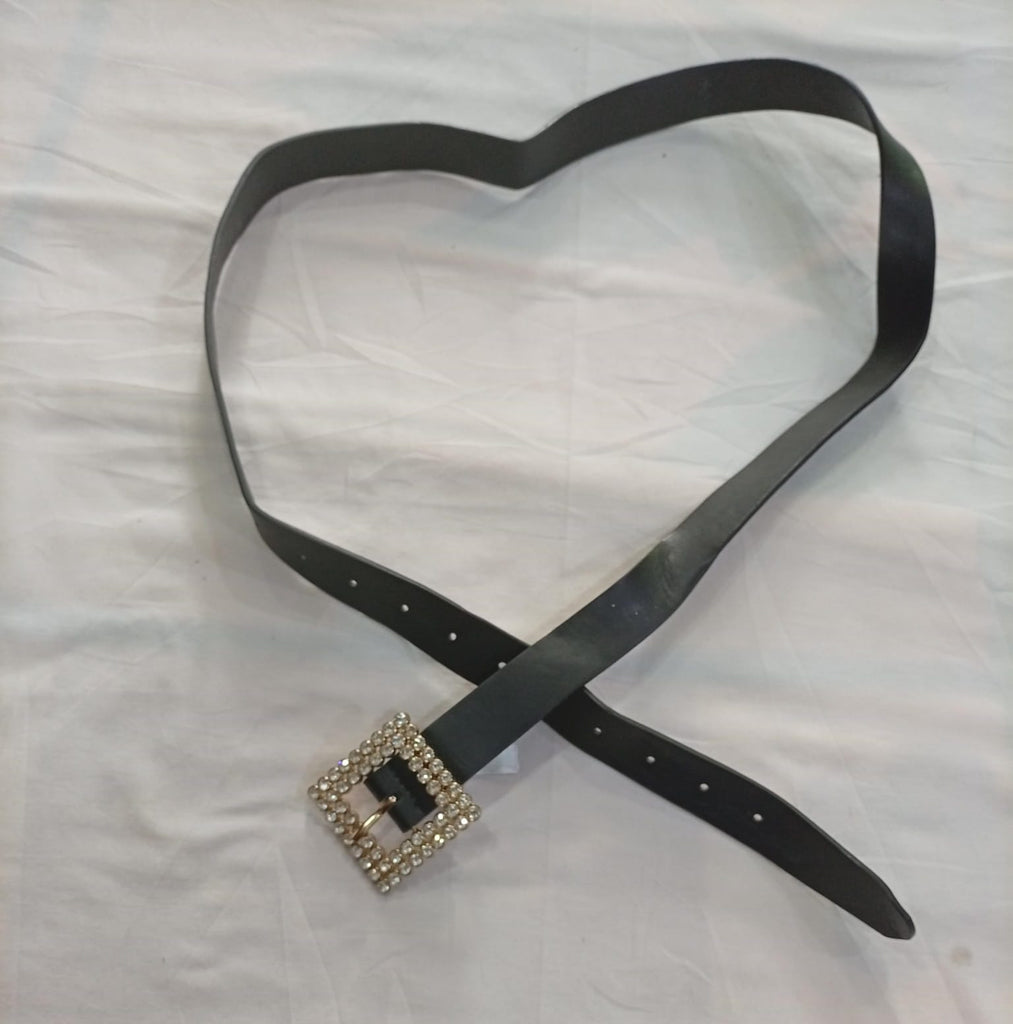 Y2K Belts Bundle in mixed sizes and colours. Grade A/B/C.