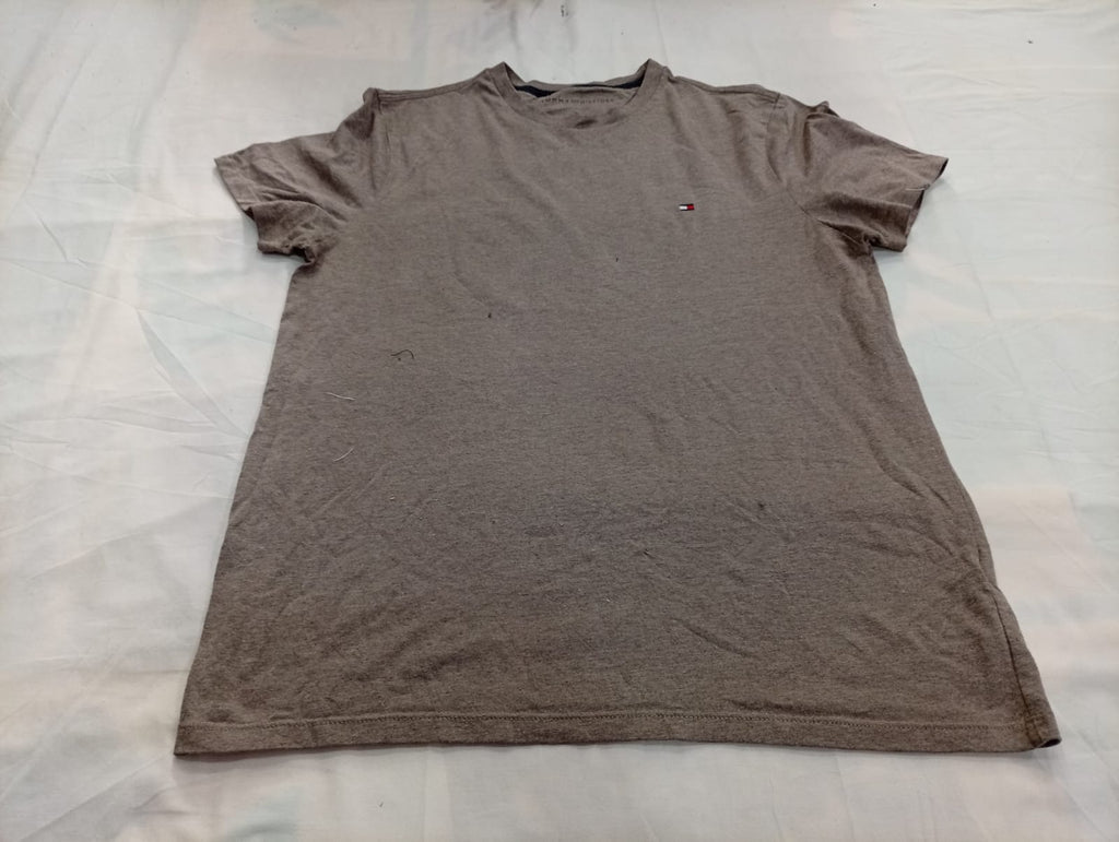 Vintage Tommy Hilfiger and Polo T-Shirts Bundle  in mixed sizes and colours, Grade B/C.