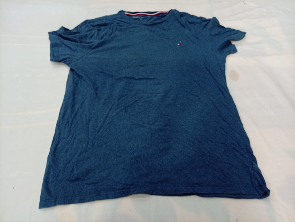 Vintage Tommy Hilfiger T-Shirts Bundle  in mixed sizes and colours, Grade B/C.