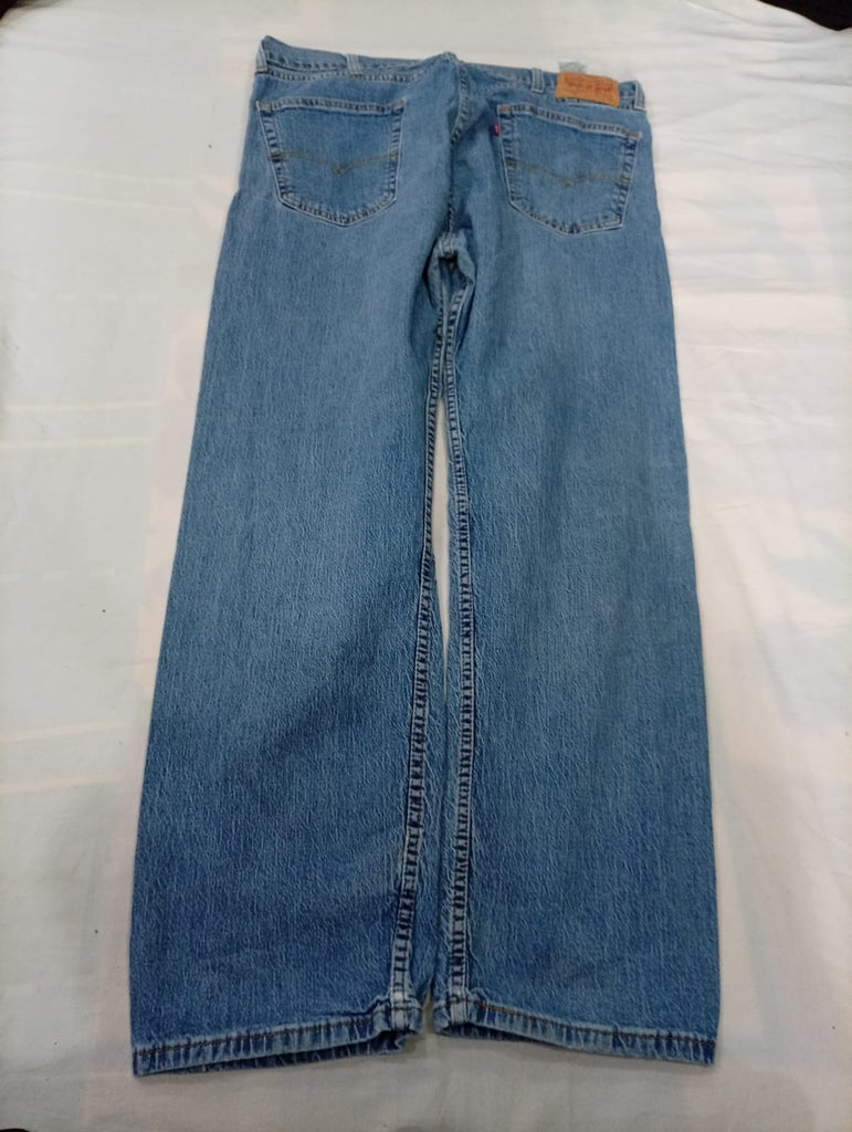 Vintage Levi's Men Jeans Bundle  in mixed sizes and colours, Grade A/B/C.