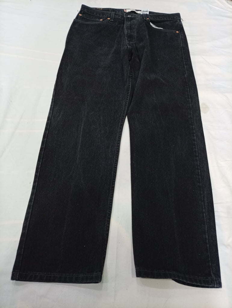 Vintage Levi's Men Jeans Bundle  in mixed sizes and colours, Grade A/B/C.