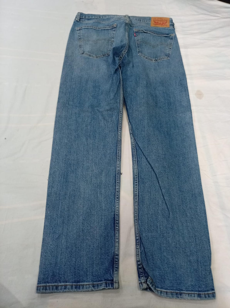 Vintage Levi's Men Jeans Bundle  in mixed sizes and colours, Grade A/B/C.