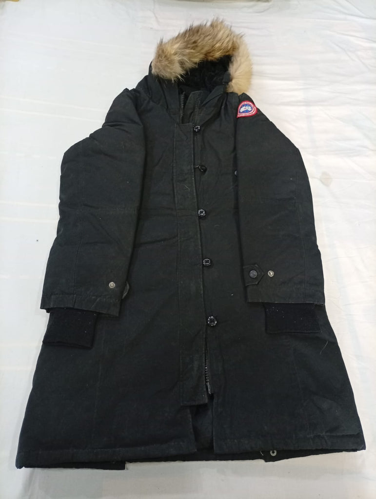 Vintage Mix Branded Jackets Bundle  in mixed sizes and colours, Grade B/C.