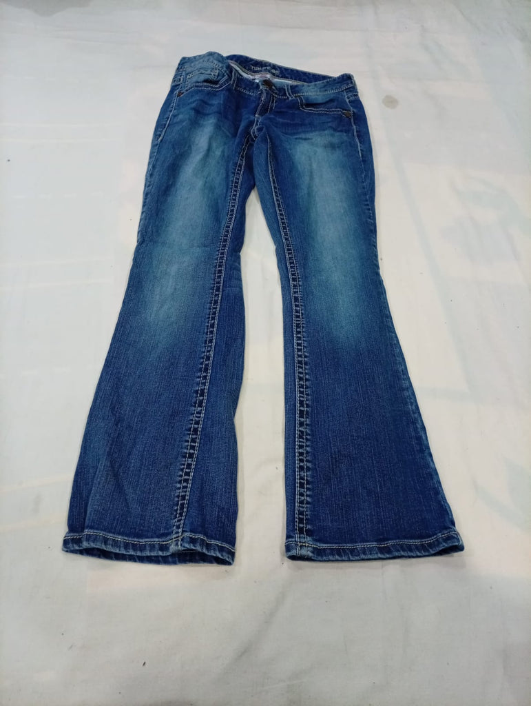 Flare Jeans Bundle in mixed sizes and colours. Grade A/B/C.