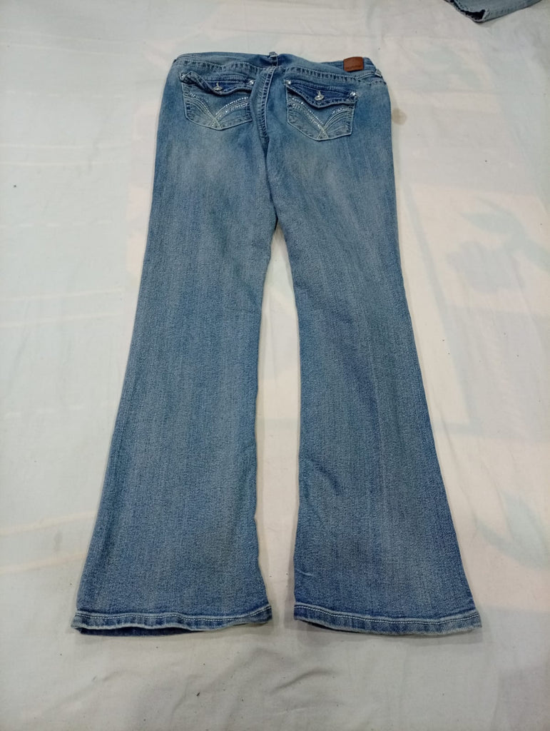 Flare Jeans Bundle in mixed sizes and colours. Grade A/B/C.
