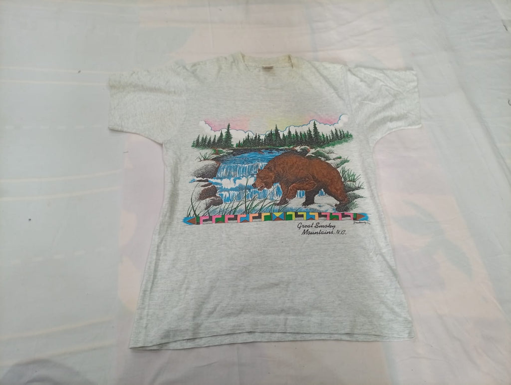 Vintage Single Stitch T-Shirts Bundle in mixed sizes and colours. Grade A/B/C.