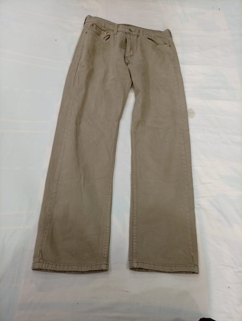 Vintage Levi's Men Jeans Bundle  in mixed sizes and colours, Grade A/B/C.