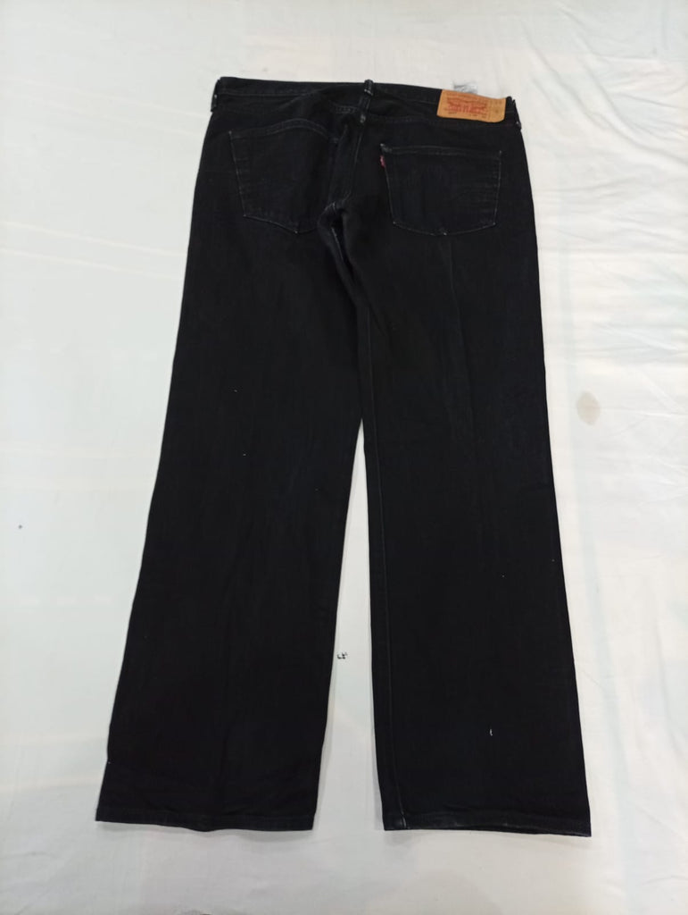 Vintage Levi's Men Jeans Bundle  in mixed sizes and colours, Grade A/B/C.