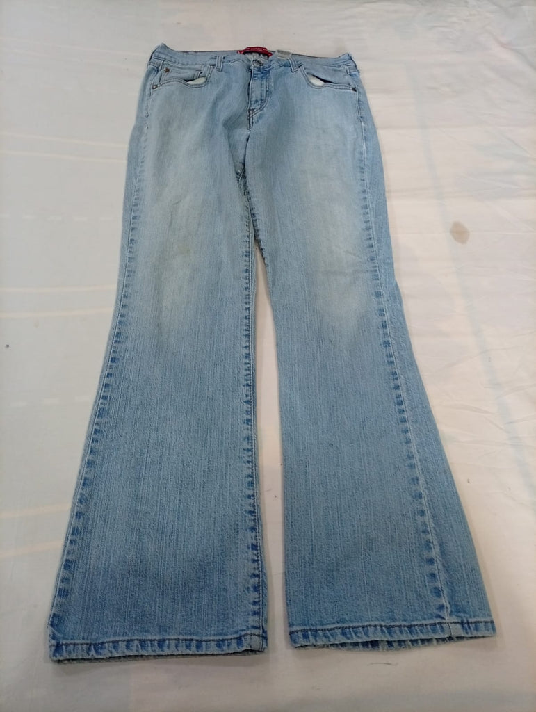 Vintage Levi's Women Jeans Bundle  in mixed sizes and colours, Grade A/B/C.