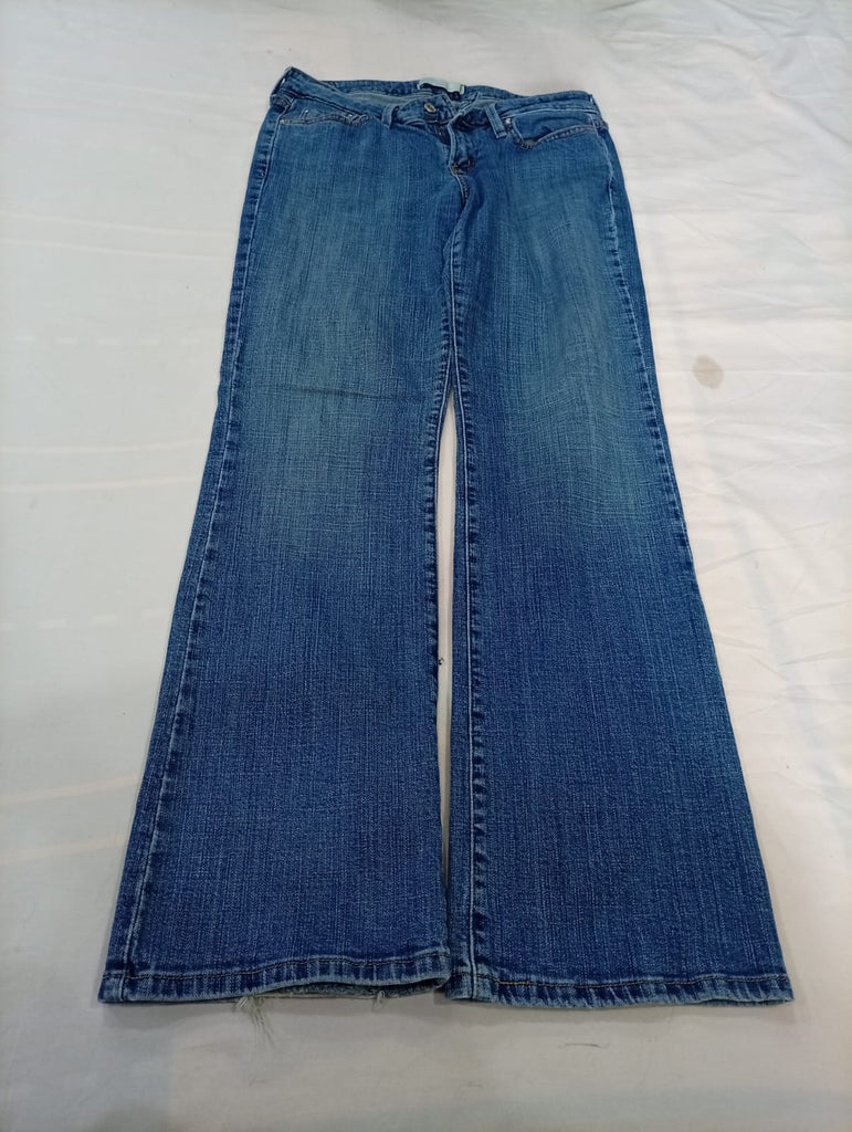 Vintage Levi's Women Jeans Bundle  in mixed sizes and colours, Grade A/B/C.