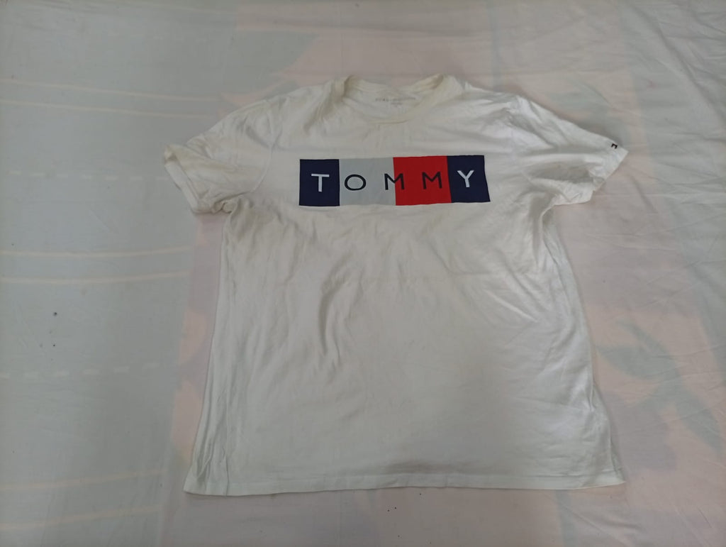 Vintage Tommy Hilfiger T-Shirts Bundle  in mixed sizes and colours, Grade A/B/C.