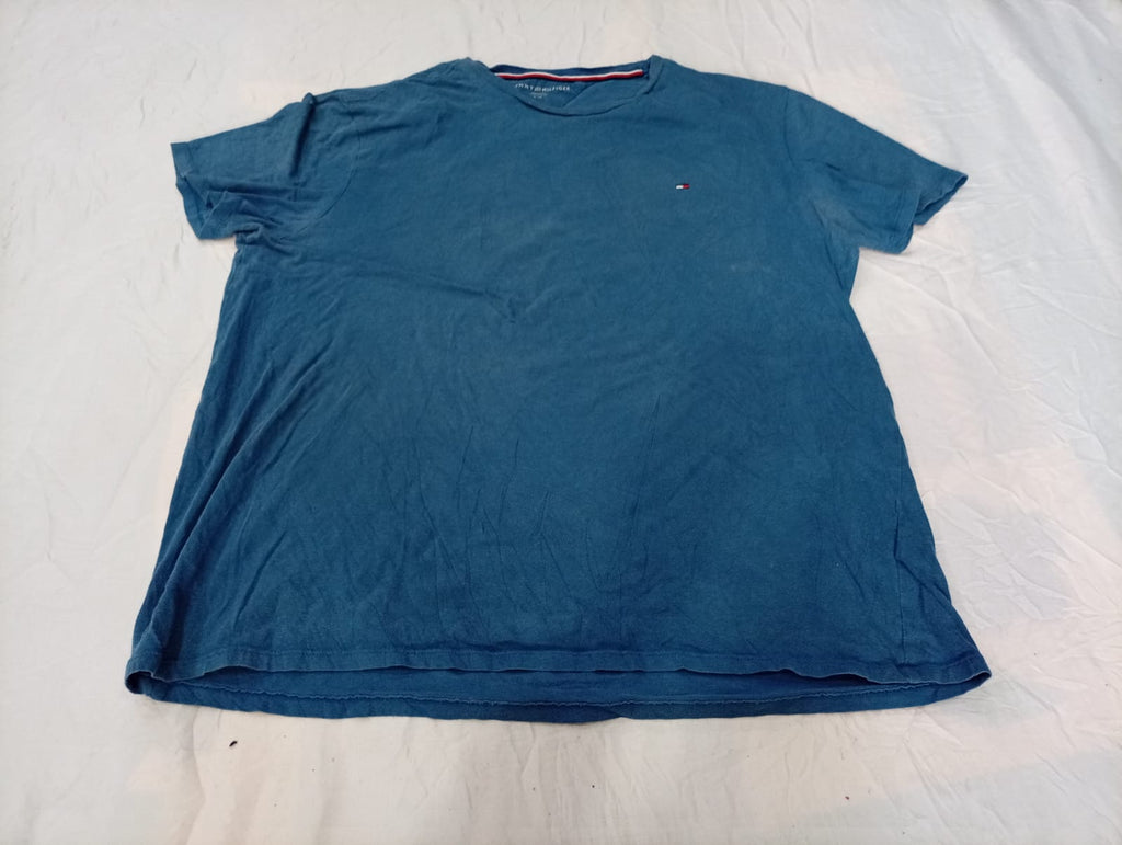 Vintage Tommy Hilfiger T-Shirts Bundle in mixed sizes and colours. Grade B/C.