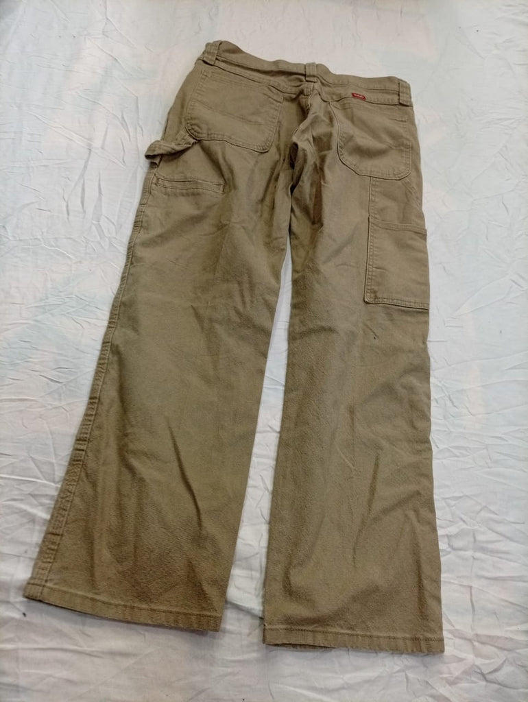 Vintage Lee and Wrangler Men Jeans Bundle  in mixed sizes and colours, Grade A/B/C.