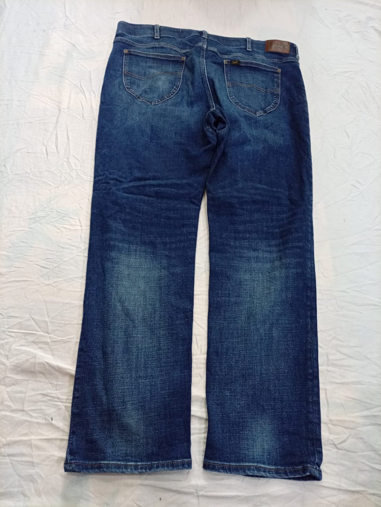 Vintage Lee and Wrangler Men Jeans Bundle  in mixed sizes and colours, Grade A/B/C.