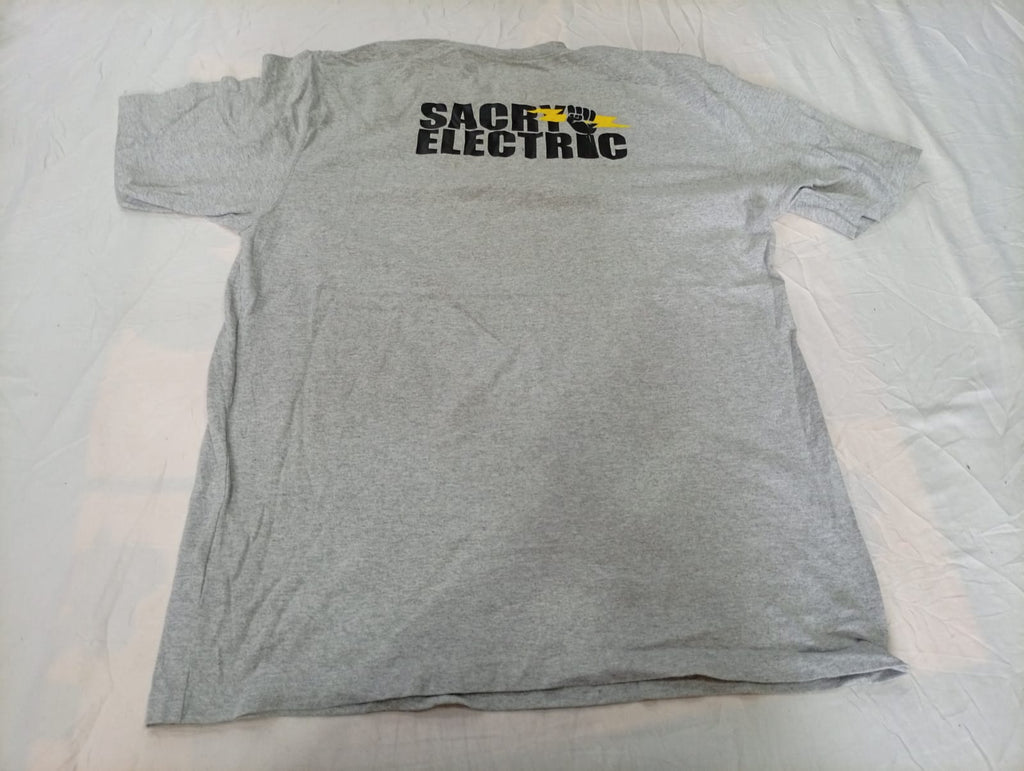  Vintage Carhartt T-Shirts Bundle  in mixed sizes and colours, Grade B/C.