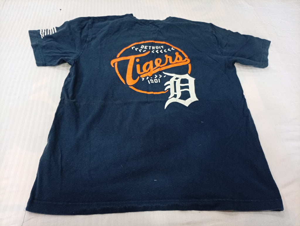 Vintage Carhartt T-Shirts Bundle in mixed sizes and colours. Grade B/C.