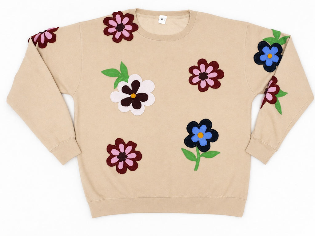 CR1975 UPCYCLED FLORAL APPLIQUÉ SWEATSHIRT