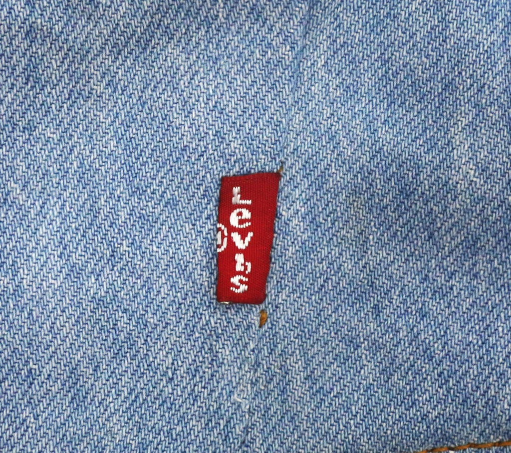 CR1912 UPCYCLED BUCKLE DETAIL DENIM CROP TOP