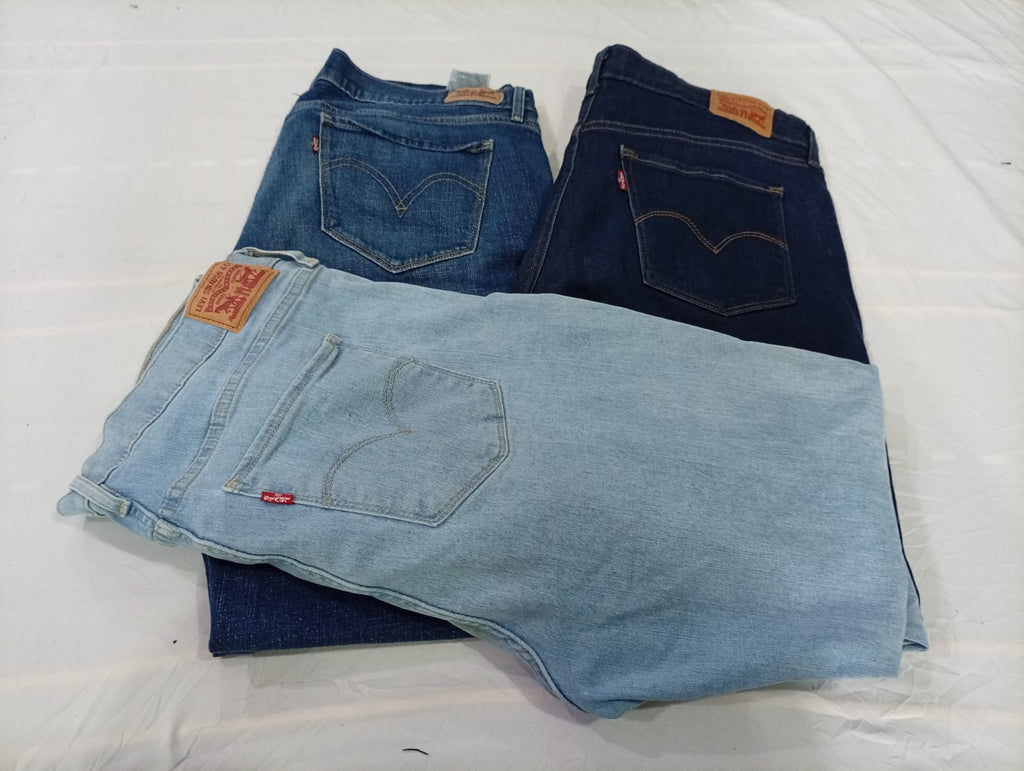 CR11065 Vintage Levi’s Women’s Jeans