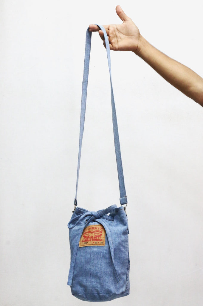 CR1954 UPCYCLED DENIM DRAWSTRING BUCKET BAG