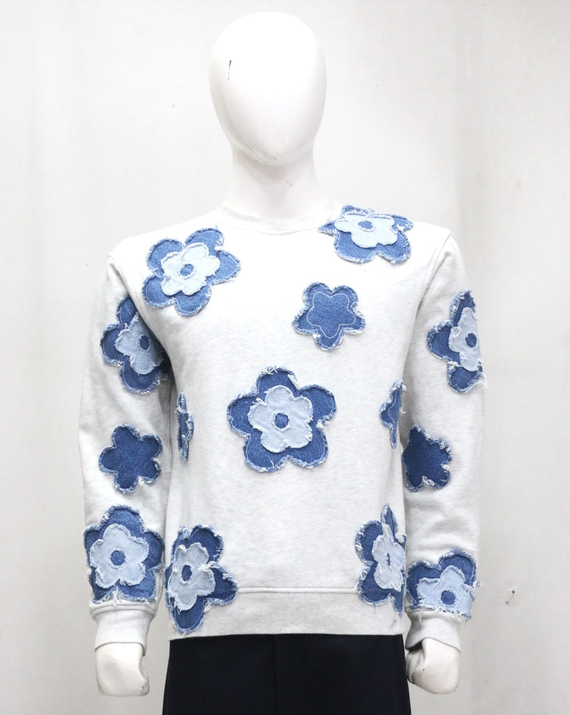 CR1980 UPCYCLED DENIM FLORAL APPLIQUÉ SWEATSHIRT
